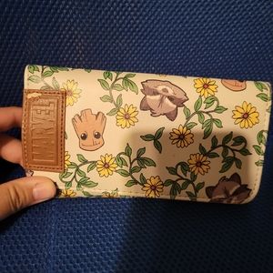 Sale 🎄 Disney Marvel- Flowered Groot and Rocket Trifold wallet